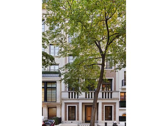 Exterior, Facade, Rowhouse
