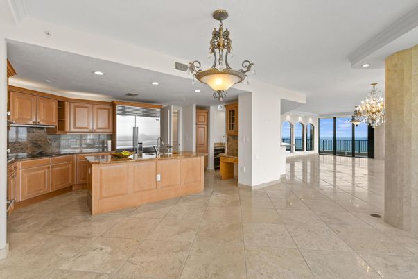 Chandelier, Interior, Kitchen, Recessed Lighting, Stainless Steel Appliances