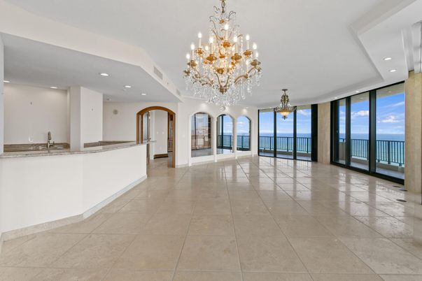 Chandelier, Empty room, Interior, Recessed Lighting