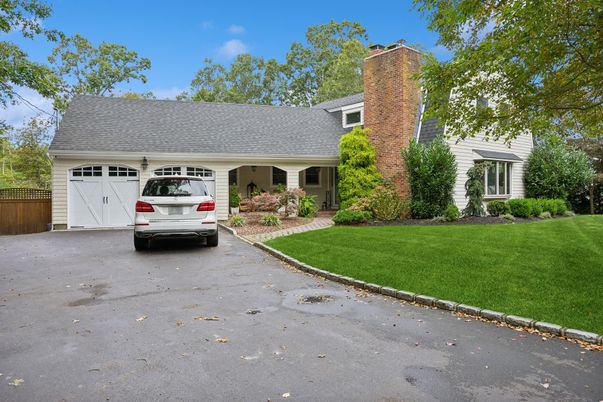 Attached, Exterior, Facade, Cape Cod