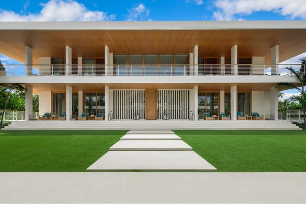Backyard, Exterior, Facade, Modern
