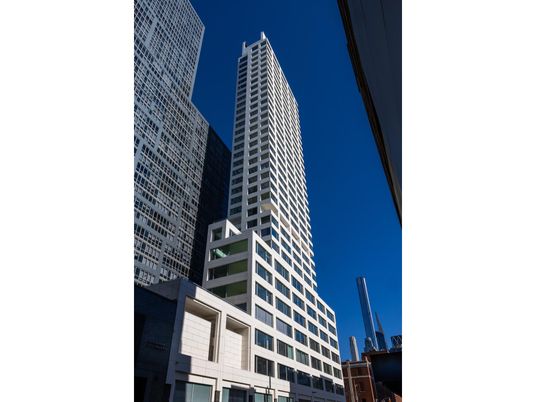 Exterior, Facade, Highrise