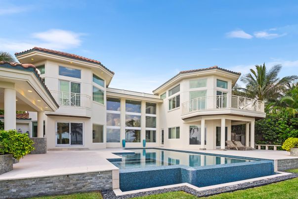 Exterior, Facade, Pool, Mediterranean
