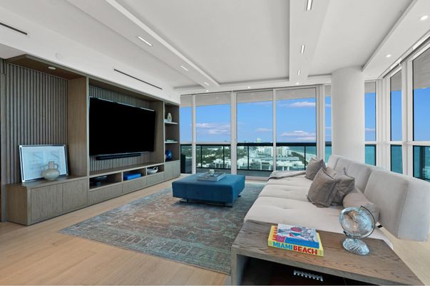 Interior, Living room, Recessed Lighting, Water, Wood Texture Flooring