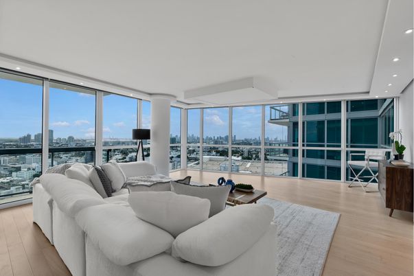 Interior, Living room, Recessed Lighting, Water, Wood Texture Flooring