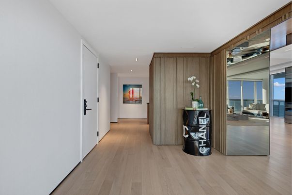 Interior, Recessed Lighting, Wood Texture Flooring