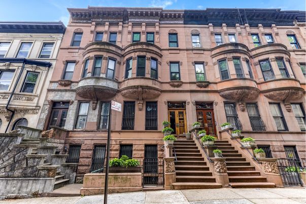 Exterior, Facade, Brownstone