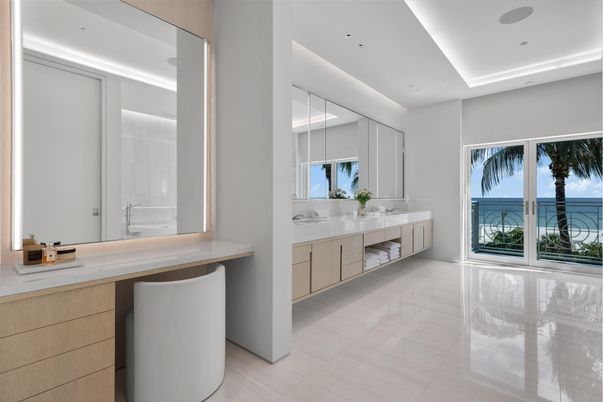 Bathroom, Dual Sink Vanities, Interior, Recessed Lighting, Water