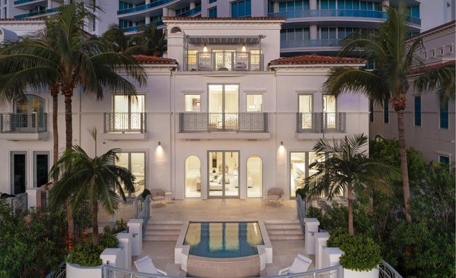 Exterior, Facade, Pool, Mediterranean