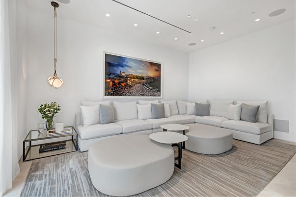 Interior, Living room, Pendant Lights, Recessed Lighting