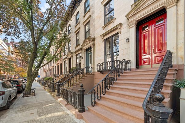 Exterior, Facade, Brownstone