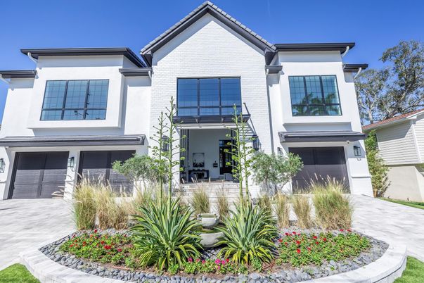 Attached, Exterior, Facade, Farmhouse