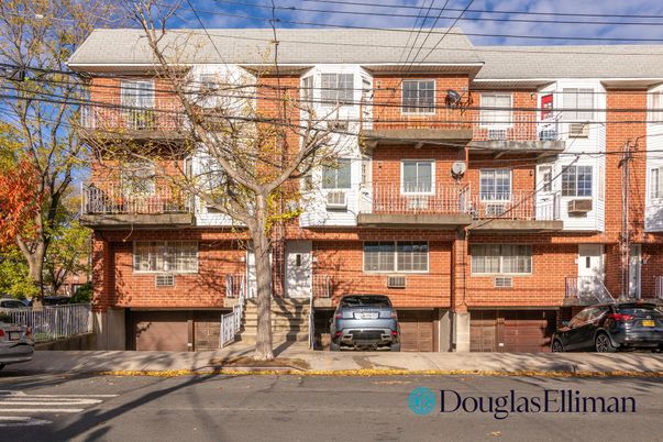 Exterior, Facade, Brick Facade, Rowhouse