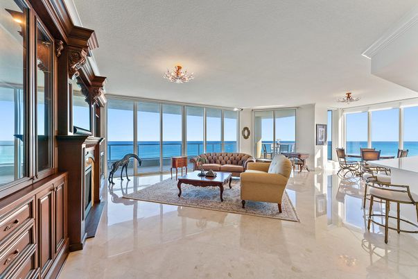 Chandelier, Dining room, Interior, Living room, Water