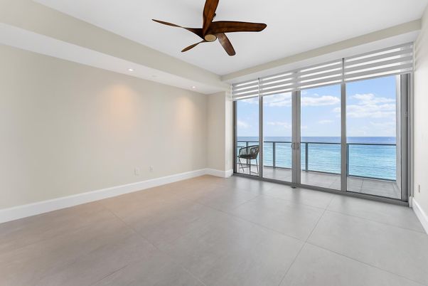 Empty room, Interior, Recessed Lighting, Water