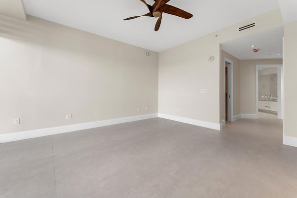 Bathroom, Empty room, Interior, Recessed Lighting
