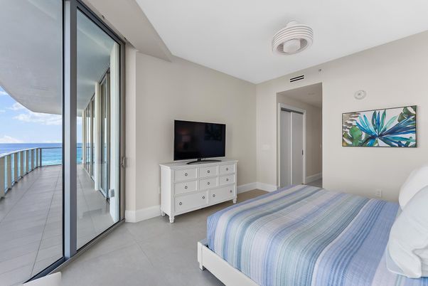 Bedroom, Interior, Water