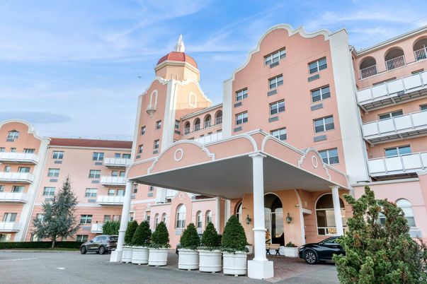 Exterior, Facade, Condo Building