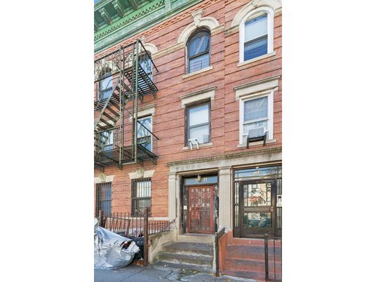 Exterior, Facade, Brick Facade, Rowhouse