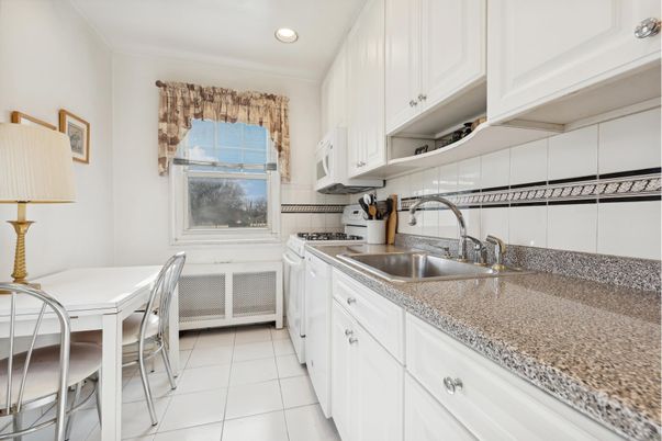 Dining room, Interior, Kitchen, Recessed Lighting