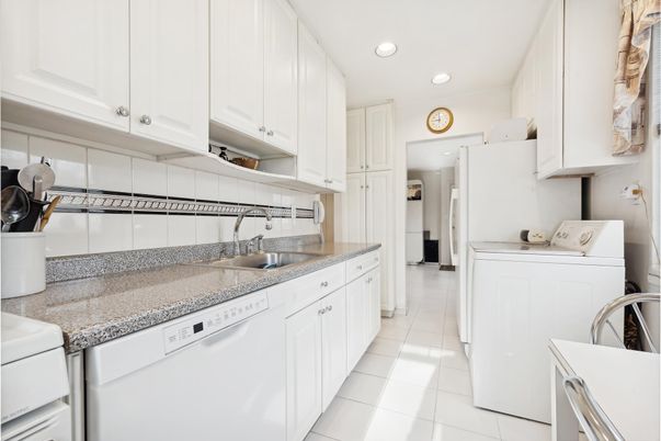 Interior, Kitchen, Recessed Lighting, Washer
