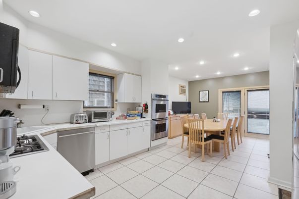Dining room, Interior, Kitchen, Recessed Lighting, Stainless Steel Appliances
