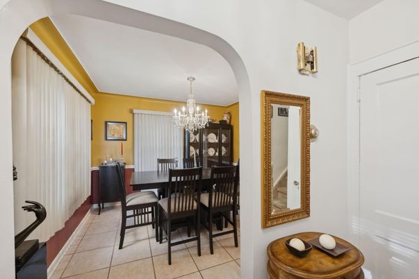 Chandelier, Dining room, Interior