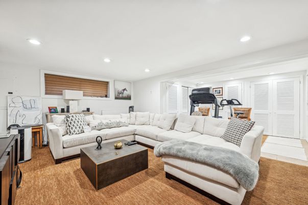Fitness Equipment, Interior, Living room, Recessed Lighting