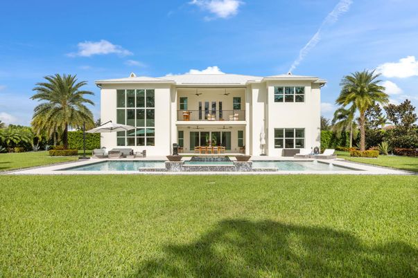Backyard, Exterior, Facade, Pool, Modern
