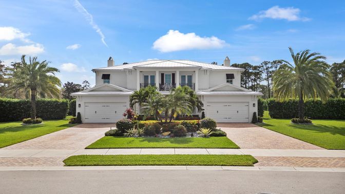Attached, Exterior, Facade, Mediterranean