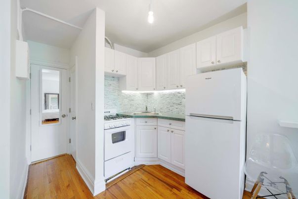 Interior, Kitchen, Pendant Lights, Wood Texture Flooring
