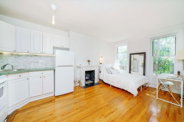Bedroom, Fireplace, Interior, Kitchen, Wood Texture Flooring