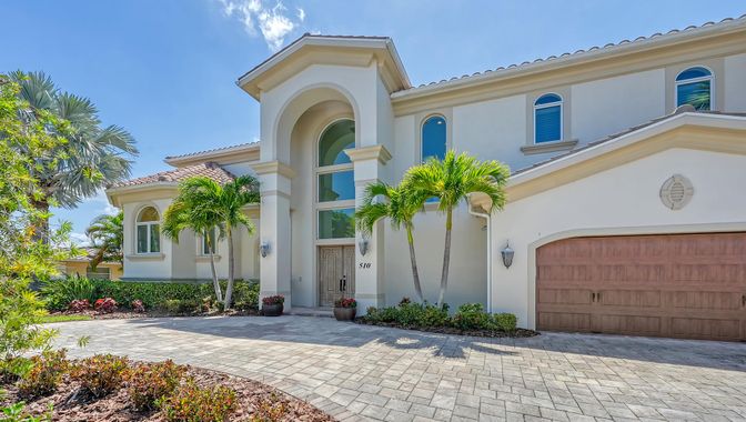 Attached, Exterior, Facade, Mediterranean