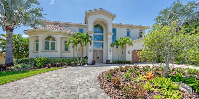 Attached, Exterior, Facade, Mediterranean