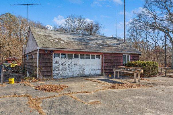Detached Garage, Exterior