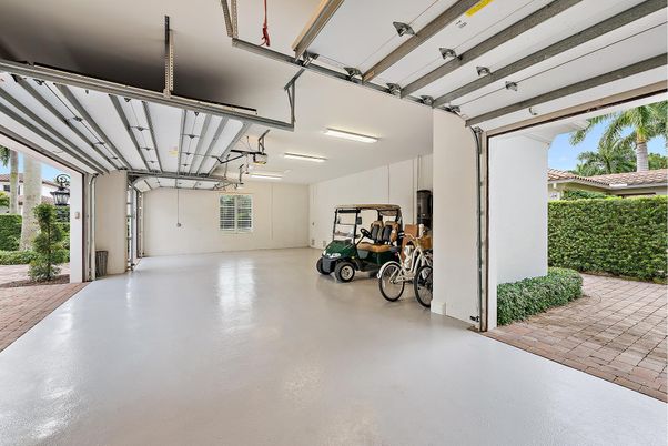 Garage, Interior