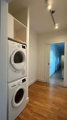 Interior, Utility Closets, Washer, Wood Texture Flooring