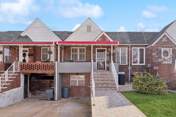 Exterior, Facade, Brick Facade, Cape Cod