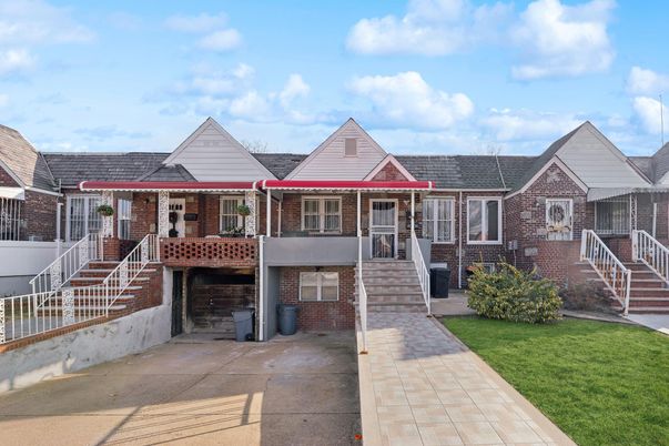 Exterior, Facade, Brick Facade, Rowhouse