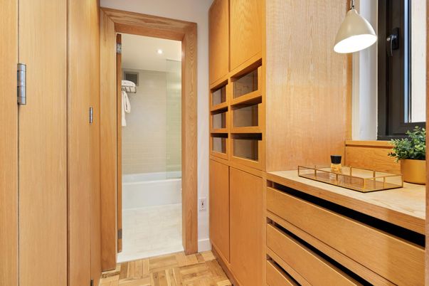 Bathroom, Interior, Recessed Lighting, Wood Texture Flooring