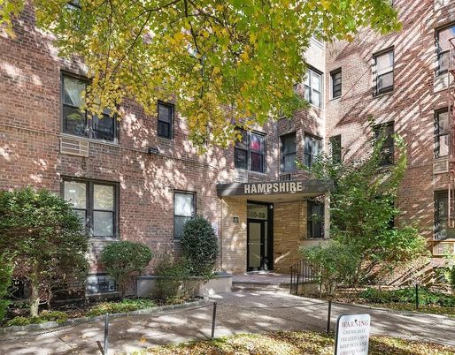 Exterior, Facade, Brick Facade, Rowhouse