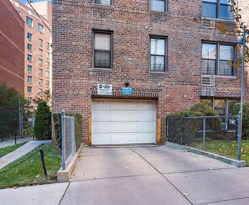 Attached, Exterior, Facade, Brick Facade, Rowhouse