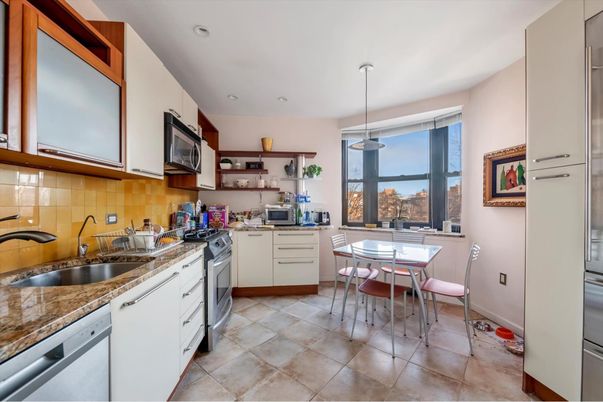 Dining room, Interior, Kitchen, Pendant Lights, Recessed Lighting, Stainless Steel Appliances