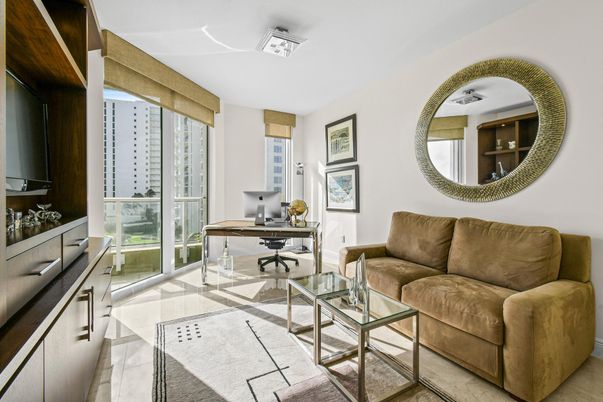 Home Office, Interior