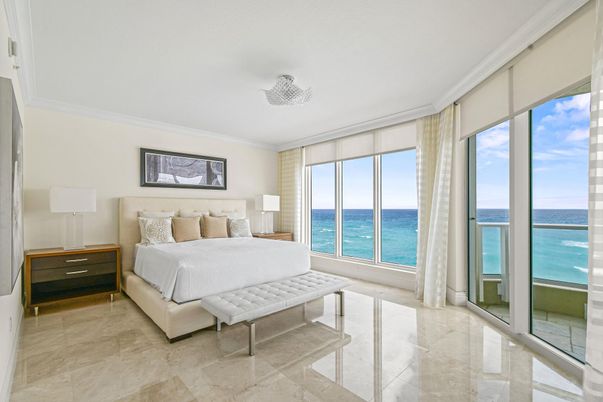 Bedroom, Interior, Water