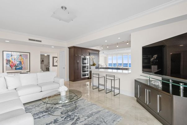 Interior, Kitchen, Living room, Recessed Lighting, Stainless Steel Appliances