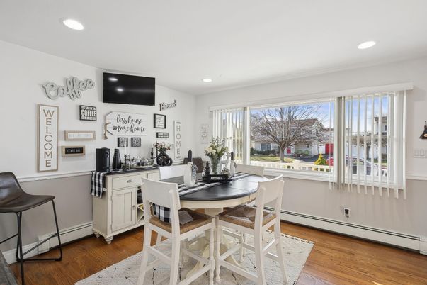 Dining room, Interior, Kitchen, Recessed Lighting, Wood Texture Flooring