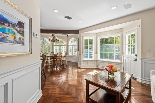Chandelier, Dining room, Interior, Recessed Lighting, Wood Texture Flooring