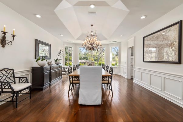 Chandelier, Dining room, Interior, Recessed Lighting, Wood Texture Flooring