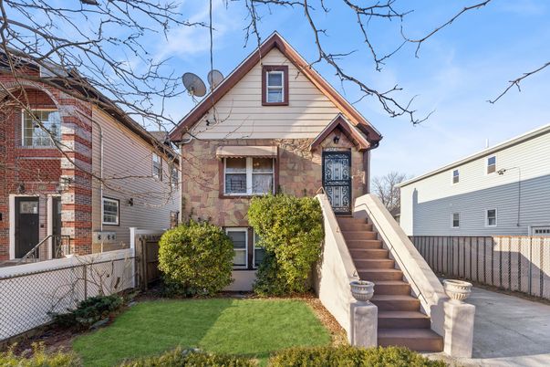Exterior, Facade, Brick Facade, Queen Anne Victorian